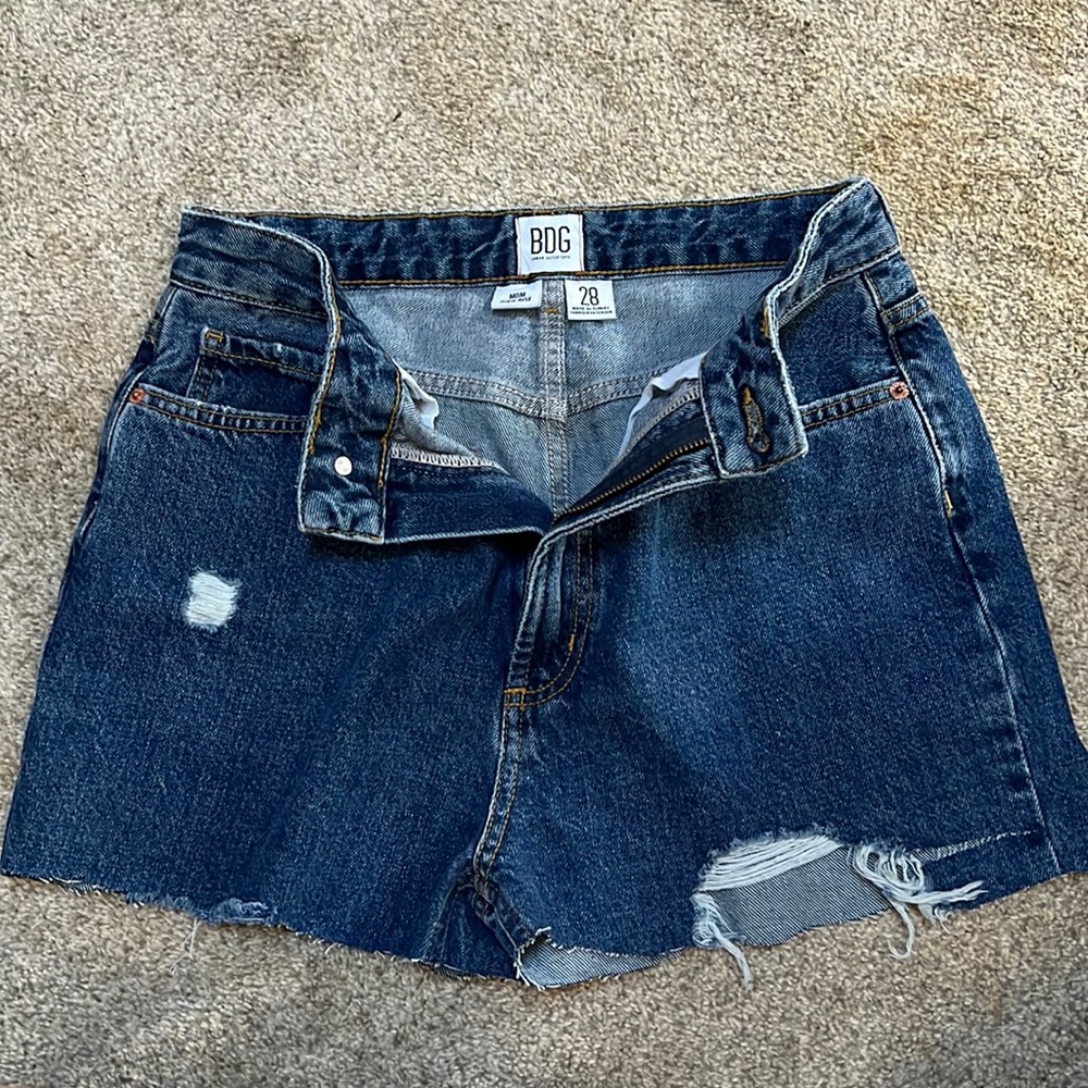 URBAN OUTFITTER HIGH RISE MOM SHORT